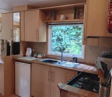 Clydey House | Hendre Glamping- Caravan Bryngwyn