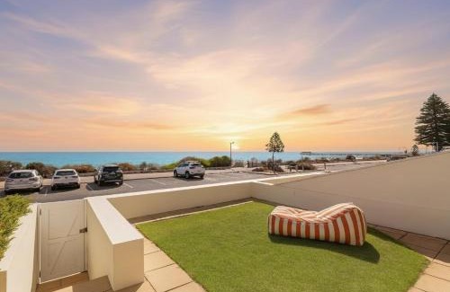 Henley Beach House | Henley Beachfront Luxury Home With Sauna Just 200m From Henley Square!
