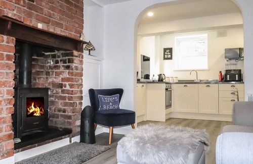 Harlech Cottage | HENLLYS, pet friendly, with open fire in Harlech