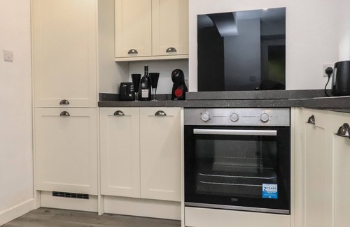 Harlech Cottage | HENLLYS, pet friendly, with open fire in Harlech