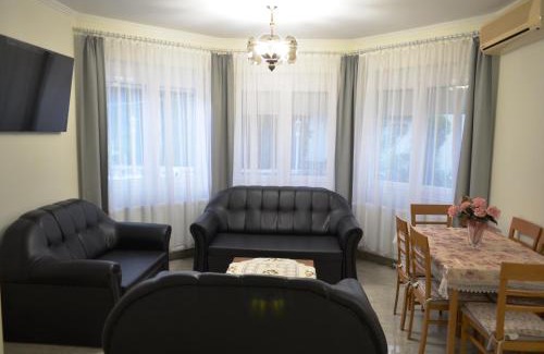 Hajduszoboszlo House | Henrietta - Violetta Apartman