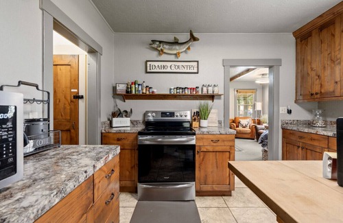 Island Park Apartment | Henry`s Ranger Station