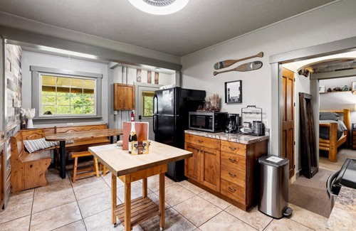 Island Park Apartment | Henry`s Ranger Station