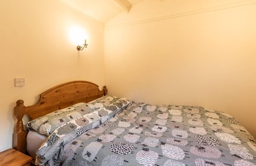 Trunch Cabin | Herdwick Shepherd Hut | a family friendly shepherd hut set within North Norfolk