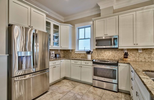 Sunnyside House | "Here Comes the Sun" House in Carillon Beach, short walk to the beach!