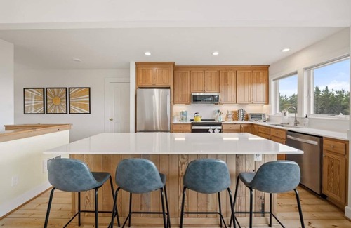 Long Beach House | "Here Comes the Sun" is your chance to relax with family and friends at the beach
