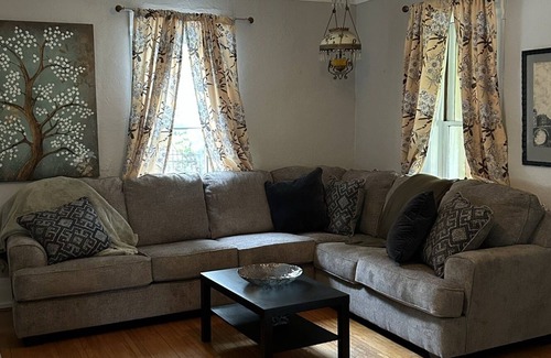 Kingsville House | Heritage Home in Wine Country on just under 1/2 an acre, with a pool
