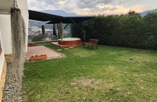 Laureles House | HERMOSA CASA CAMPESTRE