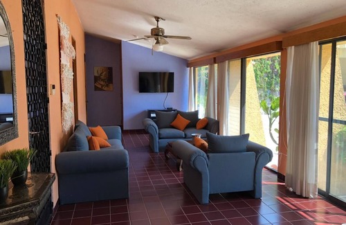 Central Cuernavaca House | Hermosa casa en el corazón de la ciudad de la eterna primavera.
