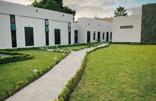 Tequila House | Hermoso Hotel con Jardín a Solo ¡4 Cuadras de la Plaza Principal de Tequila Jal!