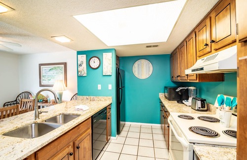 Litchfield by the Sea House | Heron Marsh 86 in Litchfield By the Sea, steps away from the pool and beach