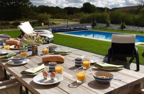 Winnard's Perch Resort | Herons House Sleeps 12, heated Pool, hot tub, sauna, games room 5 Star!