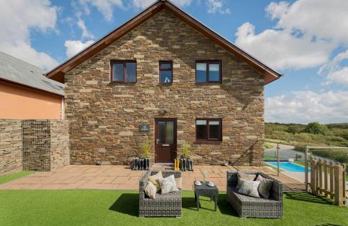 Winnard's Perch Resort | Herons House Sleeps 12, heated Pool, hot tub, sauna, games room 5 Star!