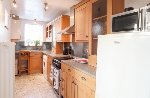 Arbury Cottage | HERTFORD STREET, pet friendly, character holiday cottage in Cambridge