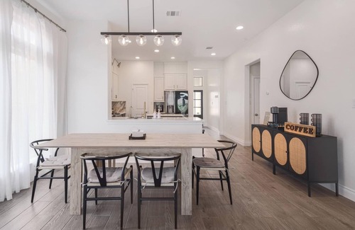 Liberty Hill House | Hestia: 4/3 bdrm Stylish Santa Rita + EV Charger