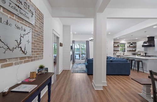 Eatonton House | HGTV Style Lakefront Retreat/Fully Loaded/2 Kings/Coffee Bar