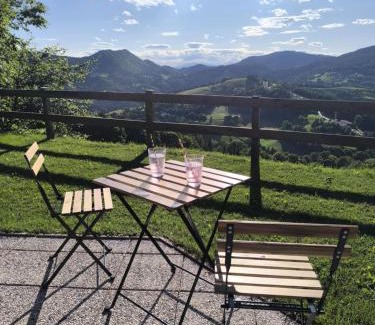 Zagorje ob Savi Apartment | Hiška pod krošnjami