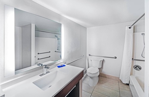 Downtown El Paso Hotel | HI Express El Paso Downtown by IHG