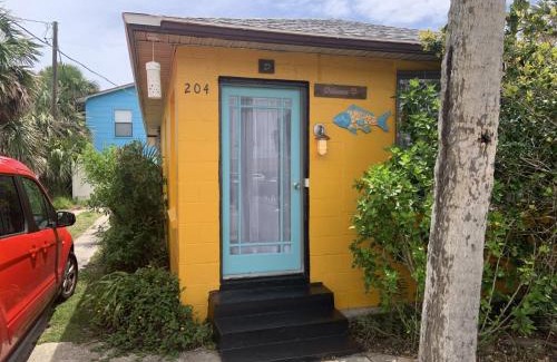 Flagler Beach Apartment | Hibiscus Cottage - Downtown and Steps to the Beach!