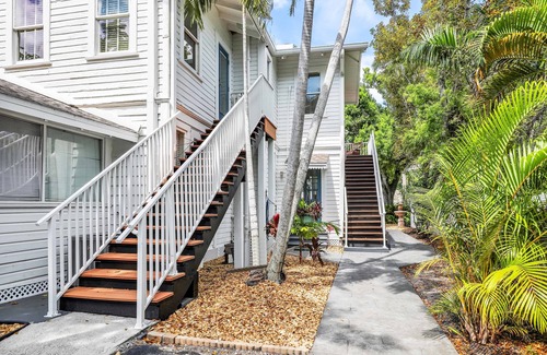 Fort Myers River District House | Hibiscus House Bed & Breakfast Seashell Room