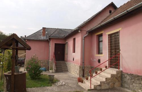 Bekolce House | Hibiszkusz Haz