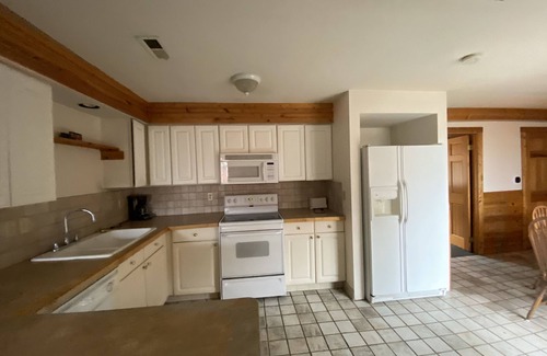 Tawas City Cottage | (Hickory Cabin) Beautiful 3 Bedroom Cottage - Lakefront - Pets OK