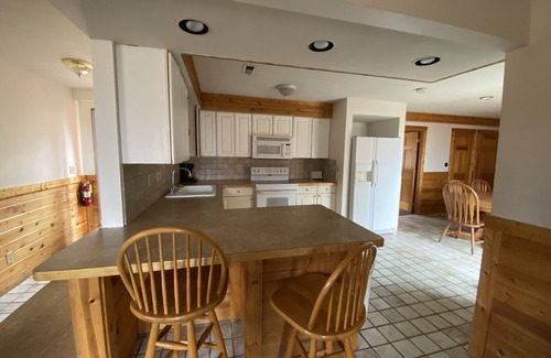 Tawas City Cottage | (Hickory Cabin) Beautiful 3 Bedroom Cottage - Lakefront - Pets OK
