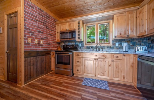 Lake Lure House | Hickory Hideaway | Lake Lure Waterfront Cabin