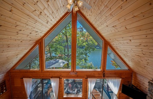 Lake Lure House | Hickory Hideaway | Lake Lure Waterfront Cabin