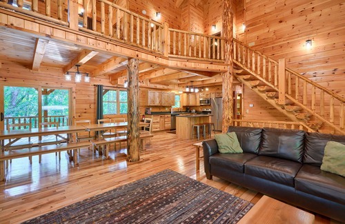 Logan Cabin | Hickory Hill Lodge -Pet Friendly- 6 bedroom luxury log cabin near Hocking Hills