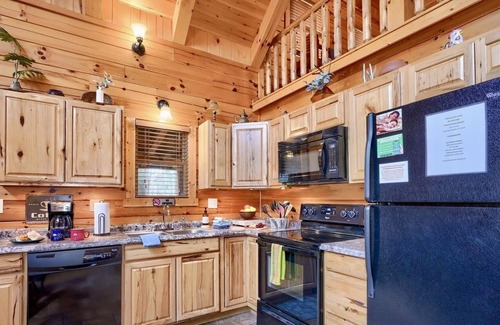 South Bloomingville Cabin | Hickory Hollow Retreat-Hocking Hills-3BR/2BA+Loft-10 Minutes to Old Man’s Cave