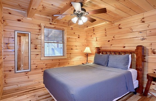 South Bloomingville Cabin | Hickory Hollow Retreat-Hocking Hills-3BR/2BA+Loft-10 Minutes to Old Man’s Cave