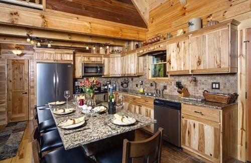 South Bloomingville Cabin | Hickory Ridge-Cabin less than 10 miles away from main state parks.