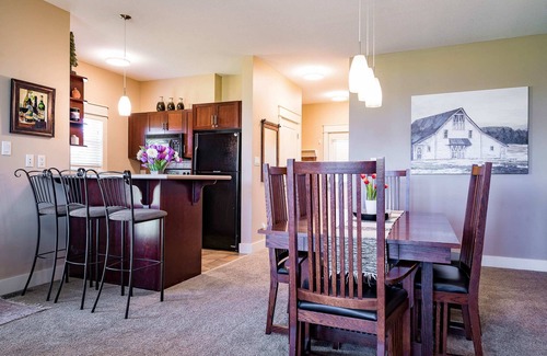 The Blue Mountains Condo | Hickory Ridge Condo: Steps to Blue Mountain Village!