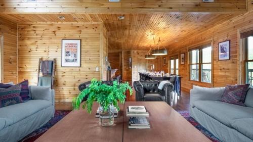 Gatlinburg House | Hickory Ridge by AvantStay Incredible Private Elevated Cabin Sleeps 20