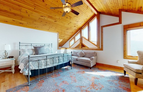 Cashiers House | Hickothorne - Country Club of Sapphire Valley with Mountain Views!