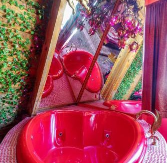 Pine Cove Hotel | Hicksville Pines Chalets & Motel