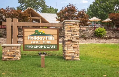 Branson Apartment | HICV Holiday Hills Resort 2BR Suite FRIDAY Check-In