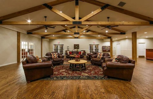 Branson Apartment | HICV Holiday Hills Resort 2BR Suite FRIDAY Check-In