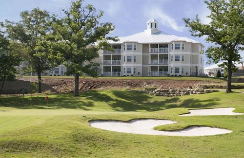 Branson Apartment | HICV Holiday Hills Resort 2BR Suite FRIDAY Check-In
