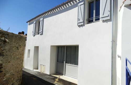 Saint-Gilles-Croix-de-Vie House | Hidden in the narrow streets of old Saint Gilles, contemporary house & spa