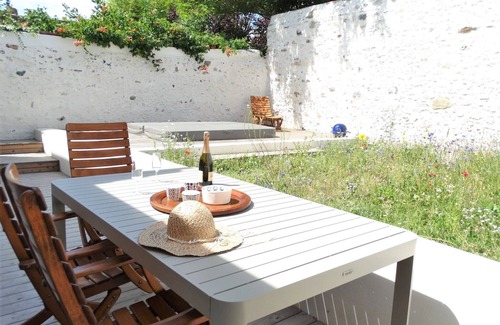 Saint-Gilles-Croix-de-Vie House | Hidden in the narrow streets of old Saint Gilles, contemporary house & spa