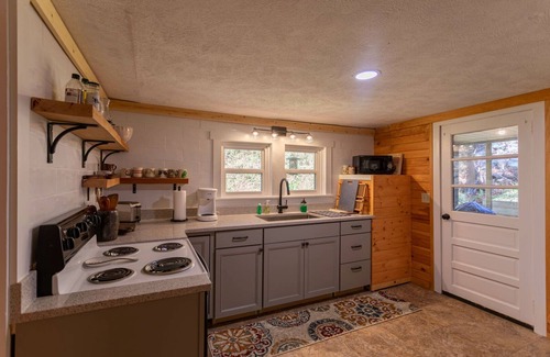 Fleetwood House | Hidden Cabin on Old Field Creek Quaint cottage near Boone with creek frontage