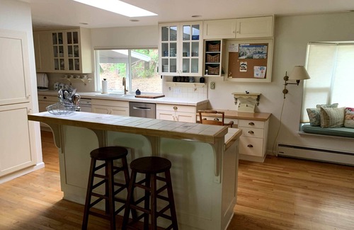 Grass Valley House | Hidden Country Gem with Pond | Free Early In & Late Out | Pet Friendly!
