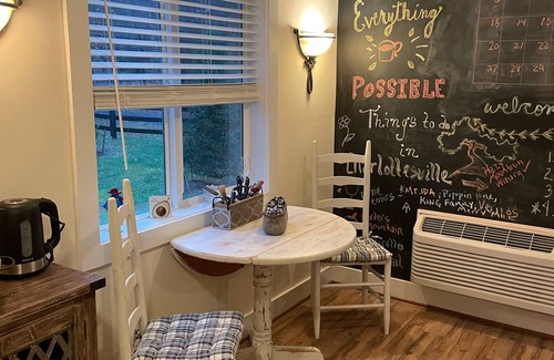 Boyd Tavern Apartment | HIDDEN GEM BARN STUDIO WITH A VIEW near Monticello, wineries, with pool