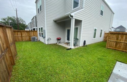Northside House | Hidden Gem - Gated Community & Garage Parking