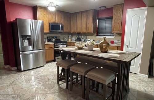 Southbelt/Ellington House | Hidden Gem @ Hobby- Lovely 4-bedroom house in the heart Houston