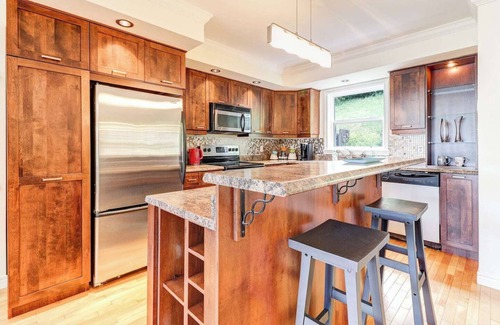 Waterford Valley House | Hidden Gem near Downtown and Walking Trails