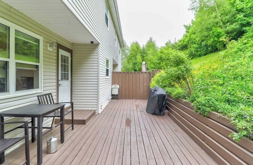 Waterford Valley House | Hidden Gem near Downtown and Walking Trails