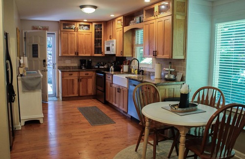 Dawsonville House | Hidden Gem on Lake Lanier in North GA Mtns- Leaf Peepers & Lake Views: I Got You